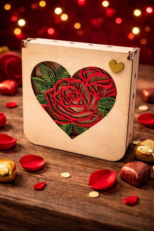 Ξύλινο κουτί με καρδιά και τριαντάφυλλο