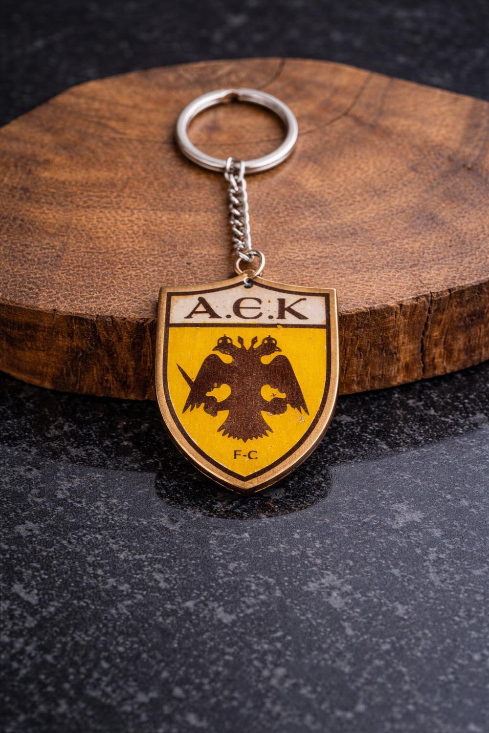 mprelok0005 Ξύλινο μπρελόκ ΑΕΚ με χάραξη ονόματος ή μηνύματος